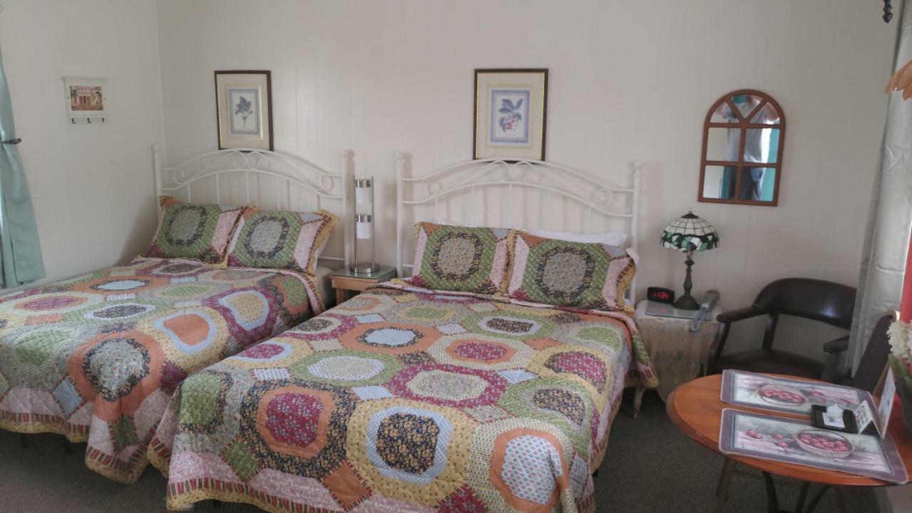 Midway Lodging Cornish Zewnętrze zdjęcie