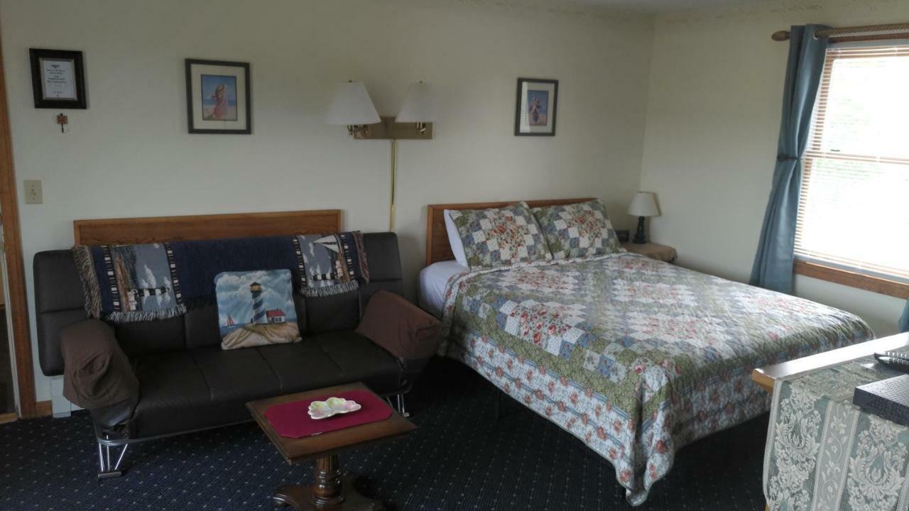 Midway Lodging Cornish Zewnętrze zdjęcie