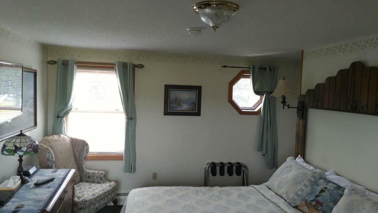 Midway Lodging Cornish Zewnętrze zdjęcie