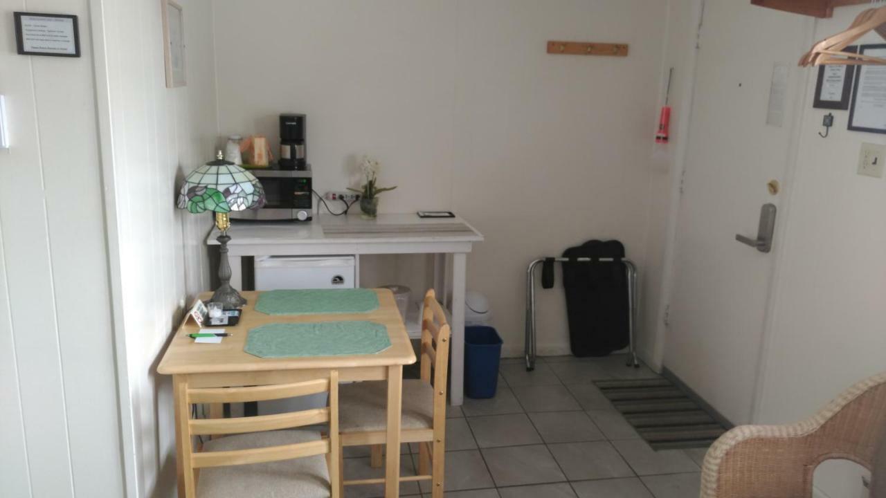 Midway Lodging Cornish Zewnętrze zdjęcie