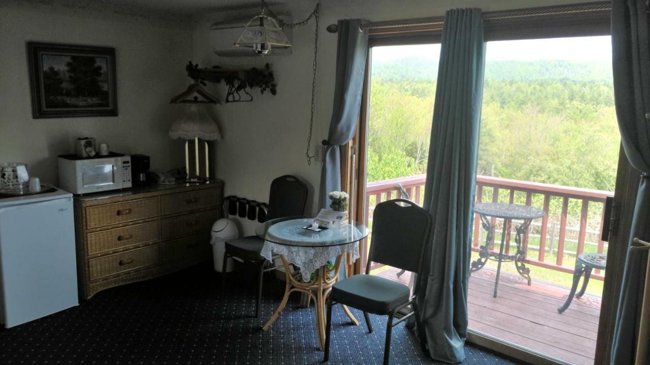 Midway Lodging Cornish Zewnętrze zdjęcie
