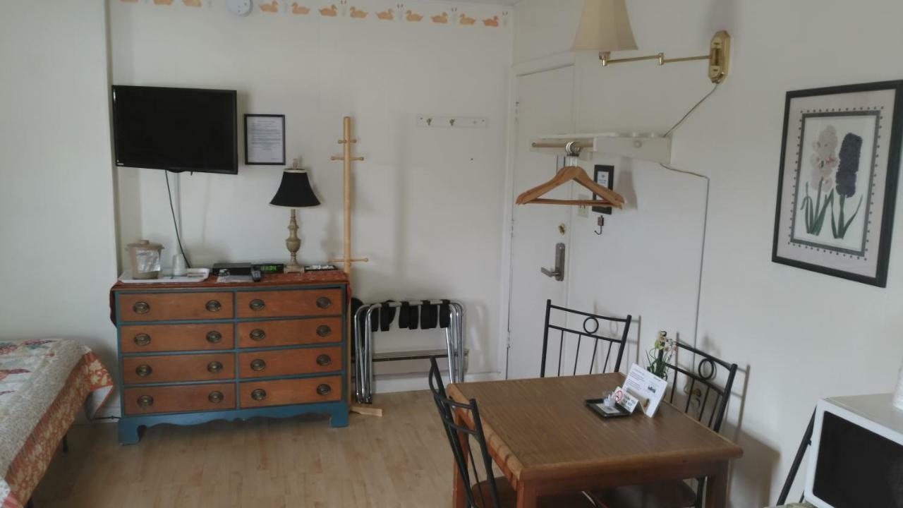 Midway Lodging Cornish Zewnętrze zdjęcie