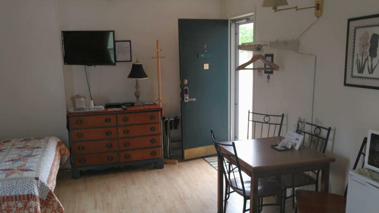 Midway Lodging Cornish Zewnętrze zdjęcie