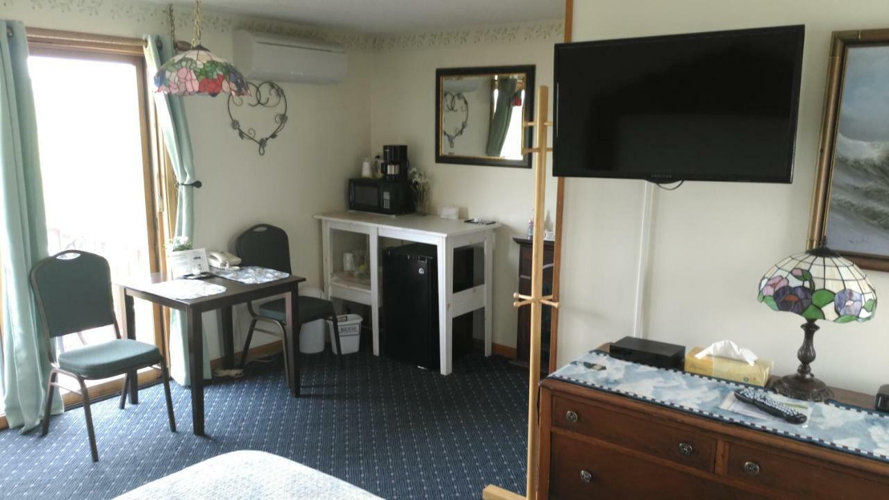 Midway Lodging Cornish Zewnętrze zdjęcie