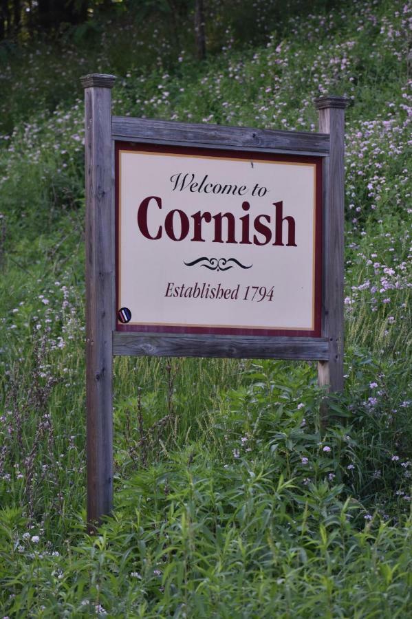 Midway Lodging Cornish Zewnętrze zdjęcie
